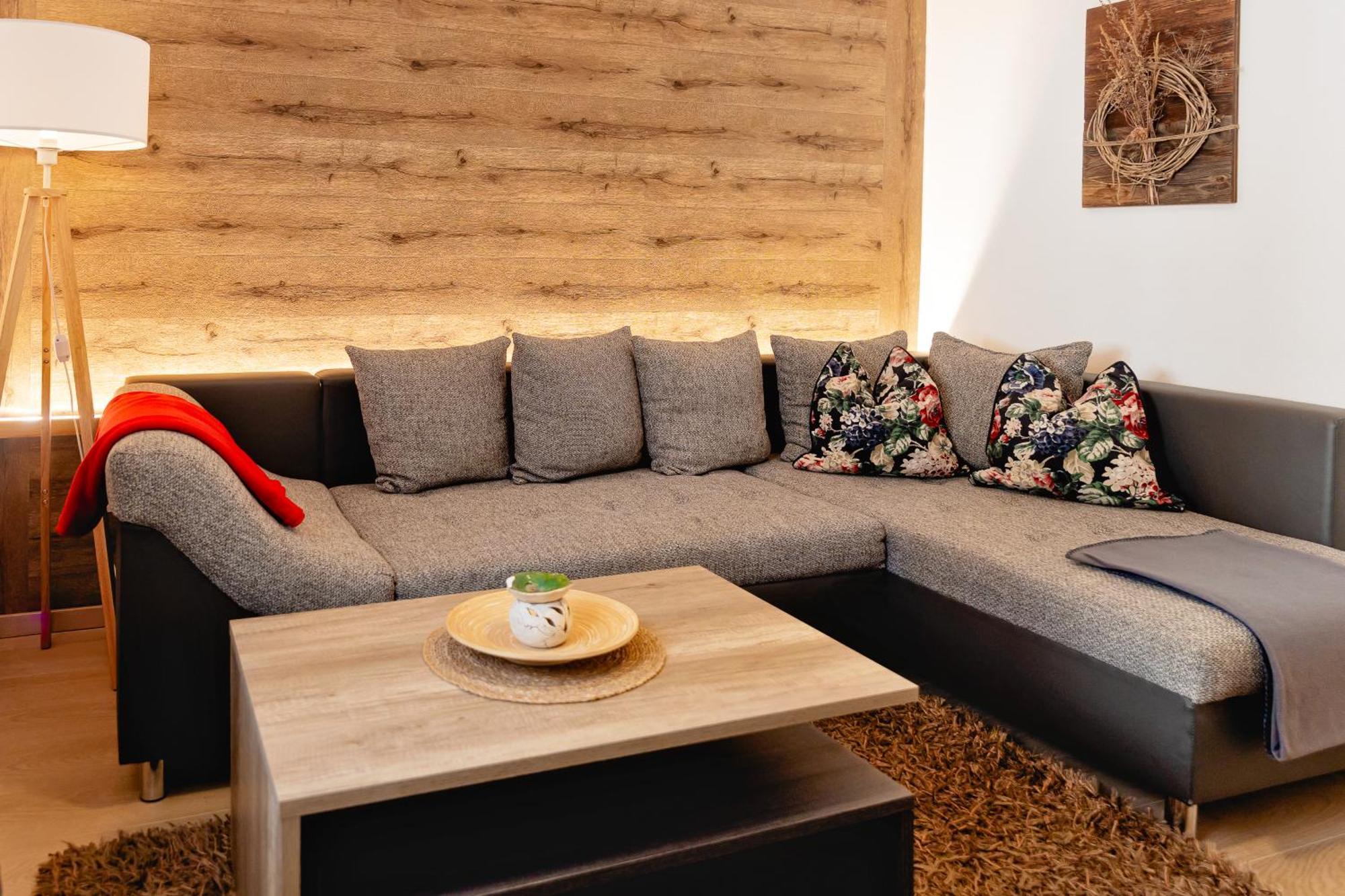 Ferienhaus Lechner Fuer Max 10 Personen - Wald Und Naturgarten 압티나우 외부 사진